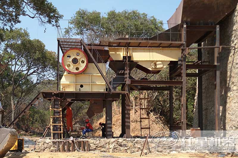 顎式破碎機生產(chǎn)現(xiàn)場 顎式破碎機生產(chǎn)現(xiàn)場