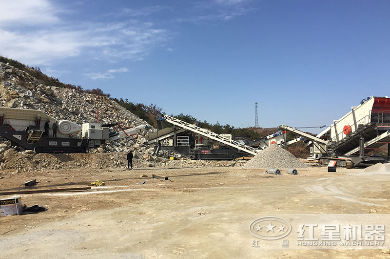 移動(dòng)式破碎機(jī)生產(chǎn)現(xiàn)場(chǎng) 移動(dòng)式破碎機(jī)生產(chǎn)現(xiàn)場(chǎng)