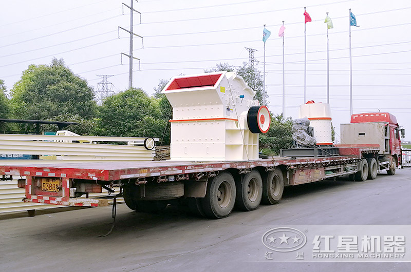 小型石頭粉碎機發(fā)貨現(xiàn)場 小型石頭粉碎機發(fā)貨現(xiàn)場