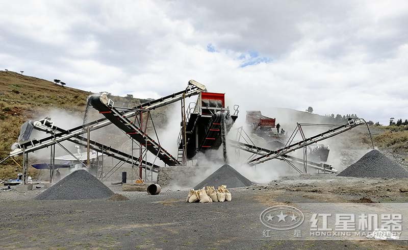 移動煤炭破碎機生產(chǎn)現(xiàn)場 移動煤炭破碎機生產(chǎn)現(xiàn)場