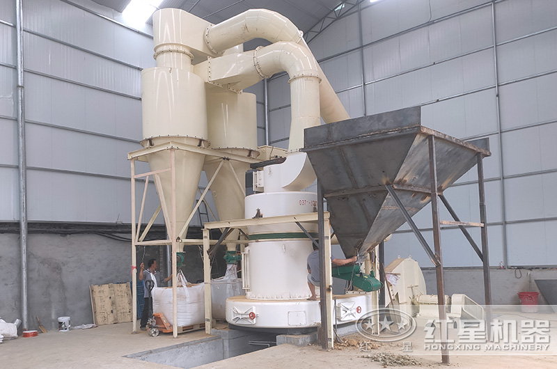 山西客戶雷蒙磨粉機(jī)工作現(xiàn)場(chǎng) 山西客戶雷蒙磨粉機(jī)工作現(xiàn)場(chǎng)