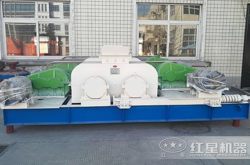 小型對(duì)輥式制砂機(jī)圖片