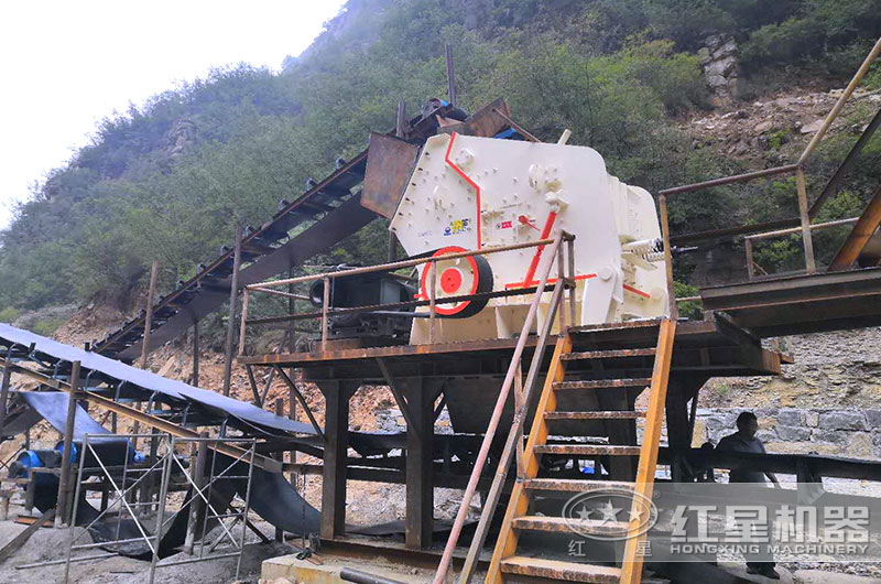 時(shí)產(chǎn)500噸反擊破工作現(xiàn)場圖片