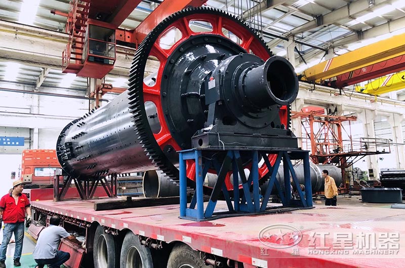 1.5米球磨機(jī)裝車發(fā)往客戶現(xiàn)場 1.5米球磨機(jī)裝車發(fā)往客戶現(xiàn)場