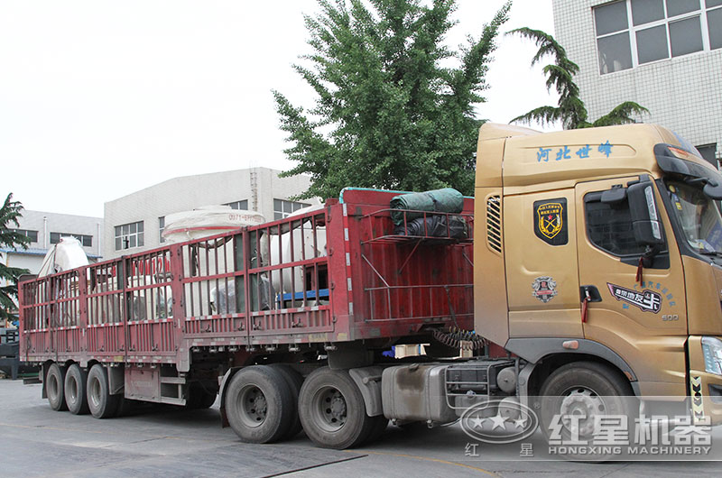 超細(xì)粉磨機(jī)裝車完畢、準(zhǔn)備發(fā)貨