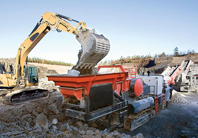 四川鐵礦石移動(dòng)破碎現(xiàn)場(chǎng)